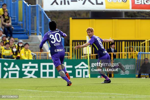 Sho Sasaki of Sanfrecce Hiroshima celebrates after scoring the team's first goal during the J.League J1 match between Kashiwa Reysol and Sanfrecce...