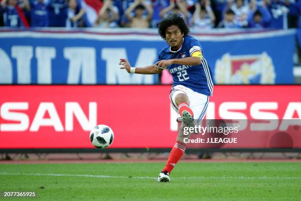 Yuji Nakazawa of Yokohama F.Marinos in action during the J.League J1 match between Yokohama F.Marinos and Kawasaki Frontale at Nissan Stadium on...