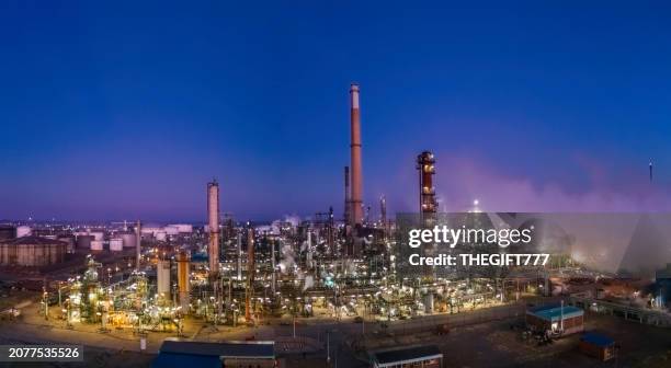 sasol refinery in sasolburg - refinery stock pictures, royalty-free photos & images