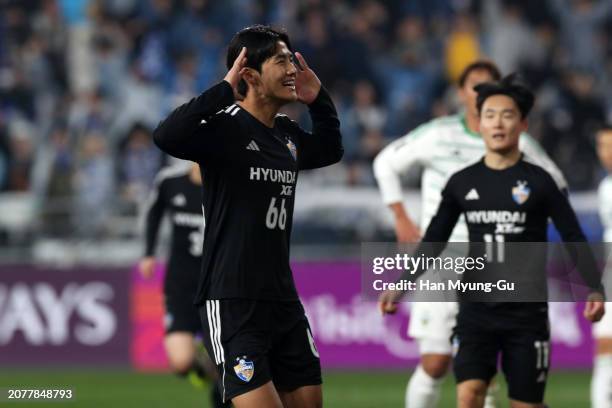 Seol Young-woo of Ulsan Hyundai celebrates after scoring the team's first goal during the AFC Champions League quarter final second leg match between...