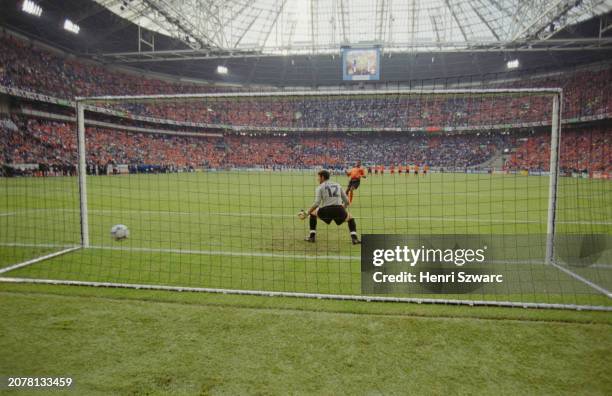 Dutch footballer Patrick Kluivert scores his penalty past Italy footballer Francesco Toldo during the penalty shootout of the UEFA Euro 2000...