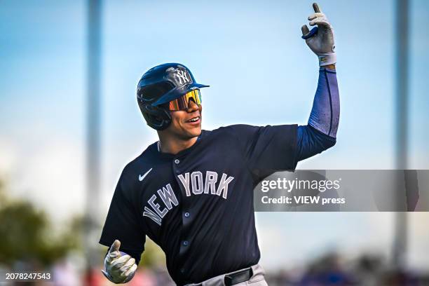 New York Yankees left fielder Juan Soto runs the field against the Toronto Blue Jays during the fifth inning in a MLB spring training game at TD...