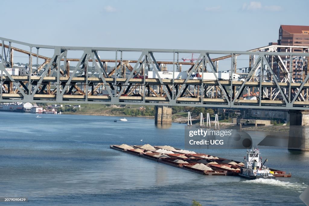 River Transporting Rocks Barge transporting gravel up the Ohio River near Cincinnati. News Photo ...