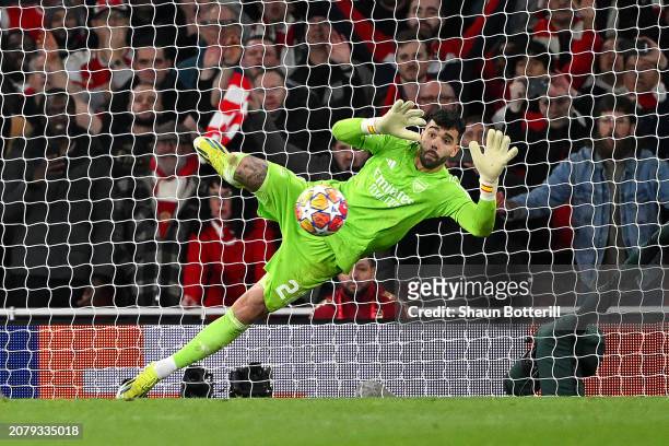 David Raya of Arsenal makes the match-winning save from the fourth penalty from Galeno of FC Porto in the penalty shoot out during the UEFA Champions...