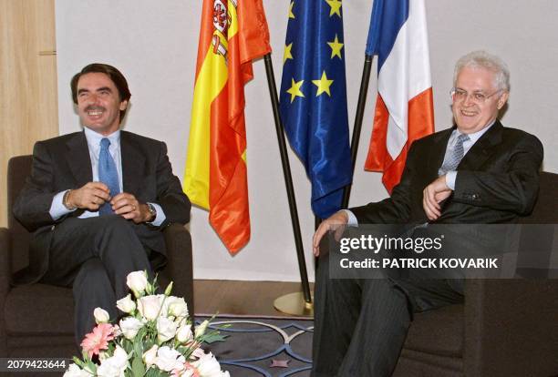 Le premier ministre Lionel Jospin s'entretient avec le président du gouvernement Espagnol José Maria Aznar, le 11 octobre 2001 au Palais des congrès...