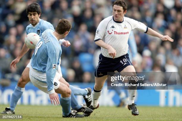 Robbie Keane of Tottenham Hotspur, Claudio Reyna of Manchester City and Michael Tarnat of Manchester City challenge during the Fa Cup 4th Round match...