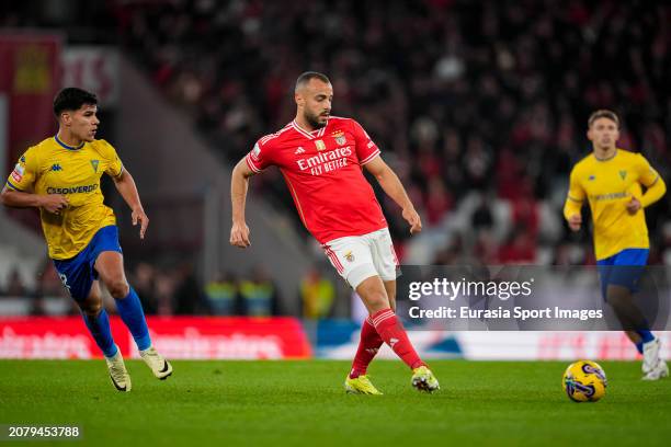 Arthur Cabral of Benfica passes the ball during the Liga Portugal Betclic match between SL Benfica and GD Estoril at Estadio do Sport Lisboa e...