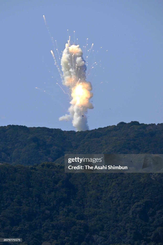Explodis The KAIROS rocket explodes just after the liftoff from Space Port Kii ...