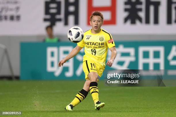 Hiroto Nakagawa of Kashiwa Reysol in action during the J.League J1 match between Sagan Tosu and Kashiwa Reysol at Best Amenity Stadium on April 11,...