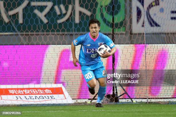 Yuji Ono of Sagan Tosu reacts after scoring the team's first goal during the J.League J1 match between Sagan Tosu and Kashiwa Reysol at Best Amenity...