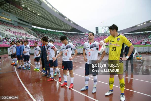 Tokyo players applaud fans after the team's 0-1 defeat in the J.League J1 match between Cerezo Osaka and FC Tokyo at Yanmar Stadium Nagai on April...