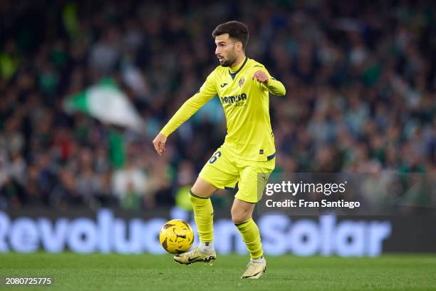 Alex Baena of Villarreal CF in action during the LaLiga EA Sports match between Real Betis and Villarreal CF at Estadio Benito Villamarin on March...