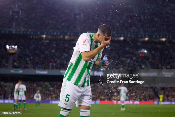 Guido Rodriguez of Real Betis drinks water before the LaLiga EA Sports match between Real Betis and Villarreal CF at Estadio Benito Villamarin on...