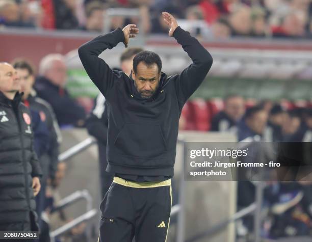 Daniel Thioune coach of Fortuna gestures during the Second Bundesliga match between Fortuna Düsseldorf and Hamburger SV at Merkur Spiel-Arena on...