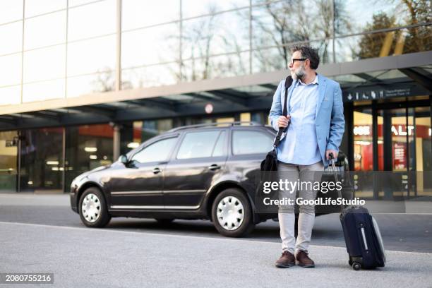 businessman at an airport - station wagon stock pictures, royalty-free photos & images