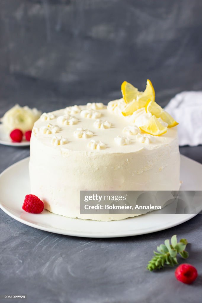 Raspberry and rhubarb cake with lemon cream
