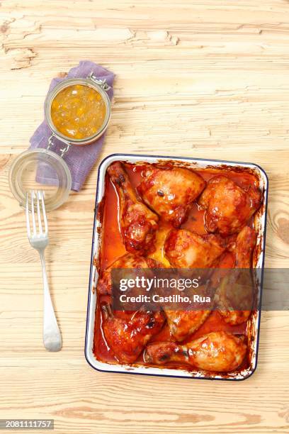 chicken wings, thighs and drumsticks with barbecue sauce and apricot glaze - rua principal rua fotografías e imágenes de stock