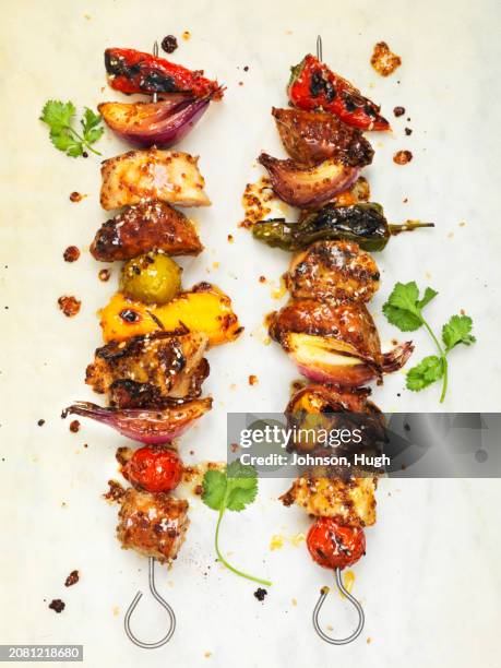 garlic and herb grilled chicken kebabs - chicken skewer stock pictures, royalty-free photos & images