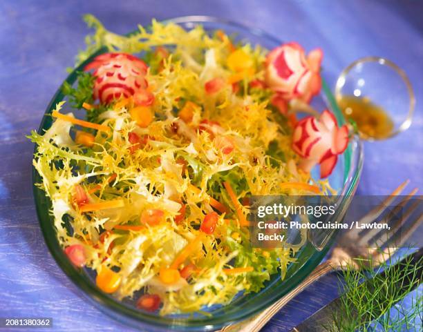 corn and pomegranate salad - lattuga fotografías e imágenes de stock