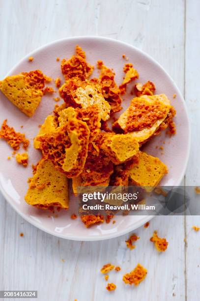 honey comb - honeycomb toffee stock pictures, royalty-free photos & images