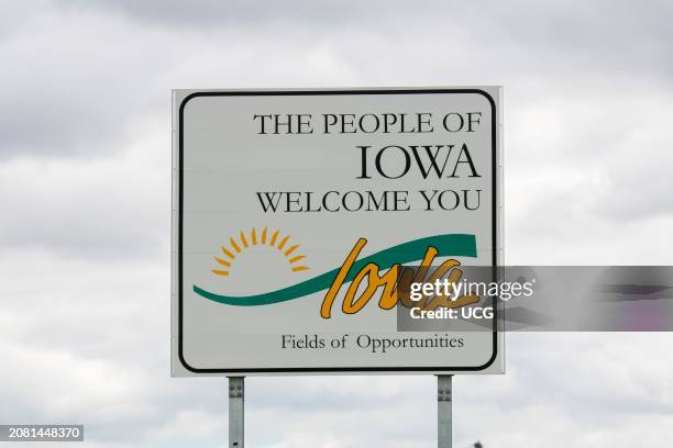 140 Welcome To Iowa Sign Stock Photos, High-Res Pictures, and Images ...