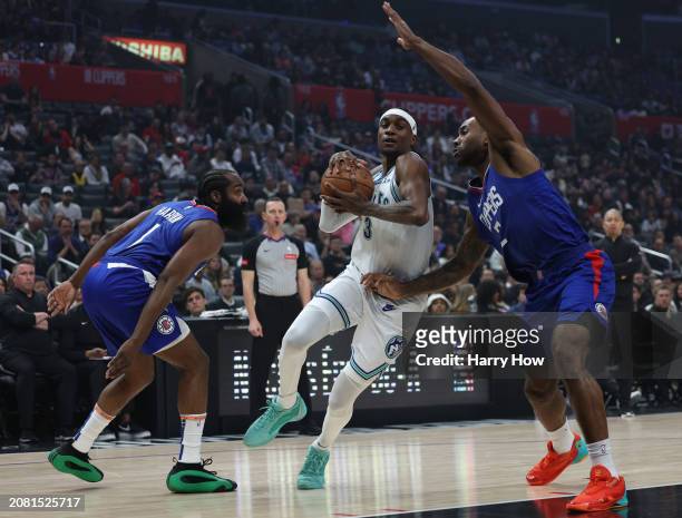 Jaden McDaniels of the Minnesota Timberwolves drives to the basket between James Harden and Kawhi Leonard of the LA Clippers during a 118-100...