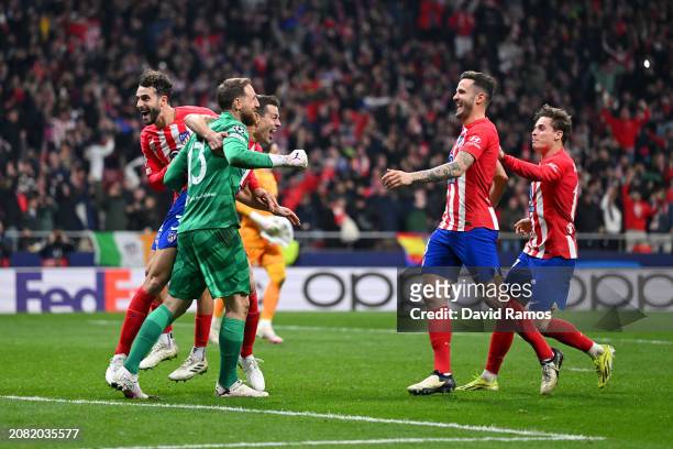 Jan Oblak and Cesar Azpilicueta of Atletico Madrid celebrate with teammates following the team's victory in the penalty shoot out during the UEFA...