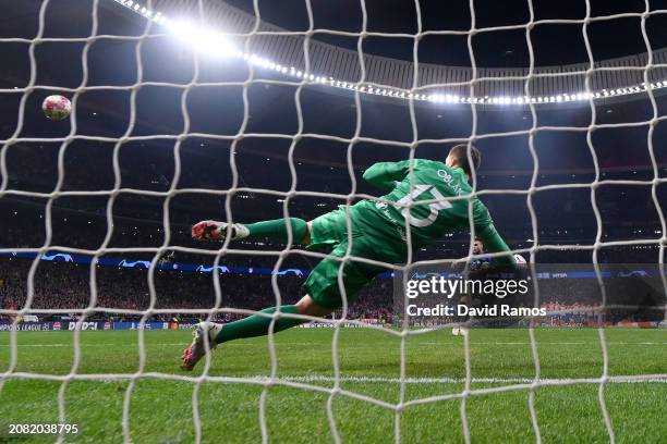 Lautaro Martinez of FC Internazionale misses the team's fifth and deciding penalty in the penalty shoot out during the UEFA Champions League 2023/24...