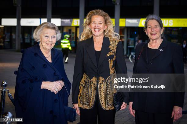 Princess Beatrix of The Netherlands Princess Mabel of The Netherlands and her mother Flos Wisse Smit attend the award ceremony of the Prince Friso...