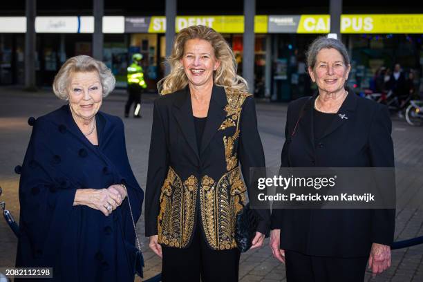 Princess Beatrix of The Netherlands, Princess Mabel of The Netherlands and her mother Flos Wisse Smit attend the award ceremony of the Prince Friso...