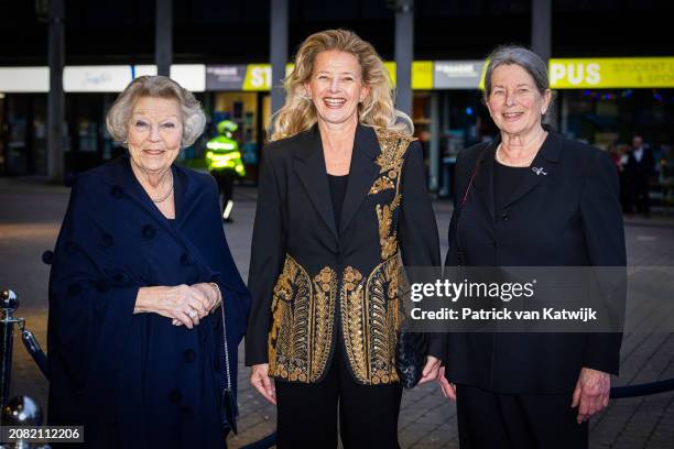 Princess Beatrix of The Netherlands, Princess Mabel of The Netherlands and her mother Flos Wisse Smit attend the award ceremony of the Prince Friso...