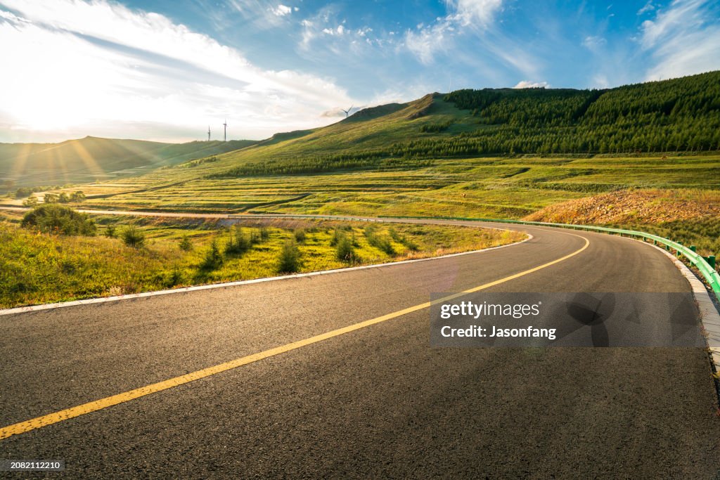 Grünland und Straße