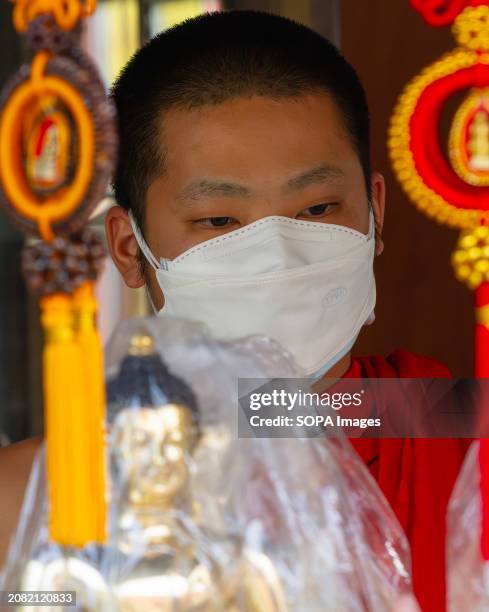 Thai Buddhist monk wears a mask amid smog from heavy concentrations of fine particulates matter PM2.5, in Chiang Mai. Air pollution haze in Chiang...