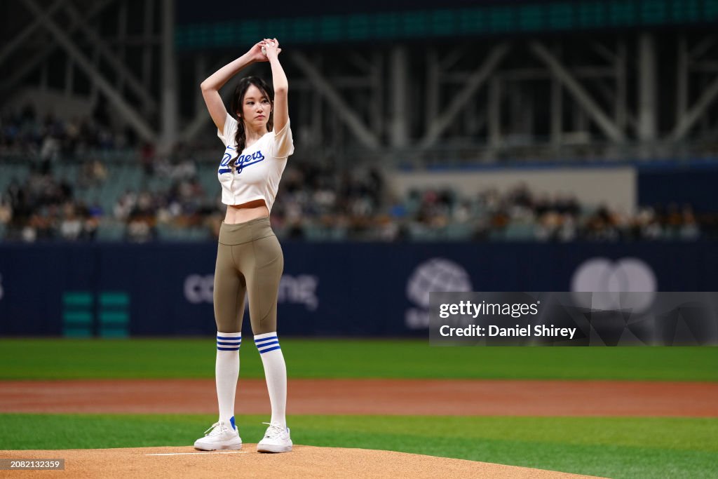 Los Angeles Dodgers v. Kiwoom Heroes