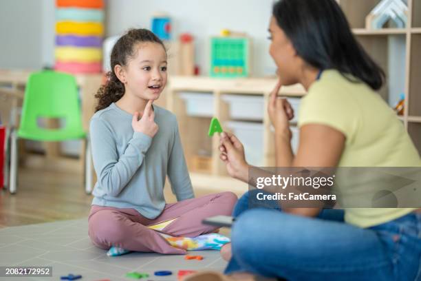 speech therapy - art therapy stock pictures, royalty-free photos & images