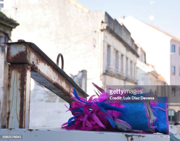 colorful feathers from samba costumes. - mardi gras party stock pictures, royalty-free photos & images