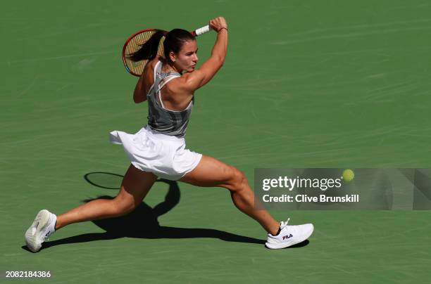 Emma Navarro of the United States plays a backhand against Aryna Sabalenka in their fourth round match during the BNP Paribas Open at Indian Wells...