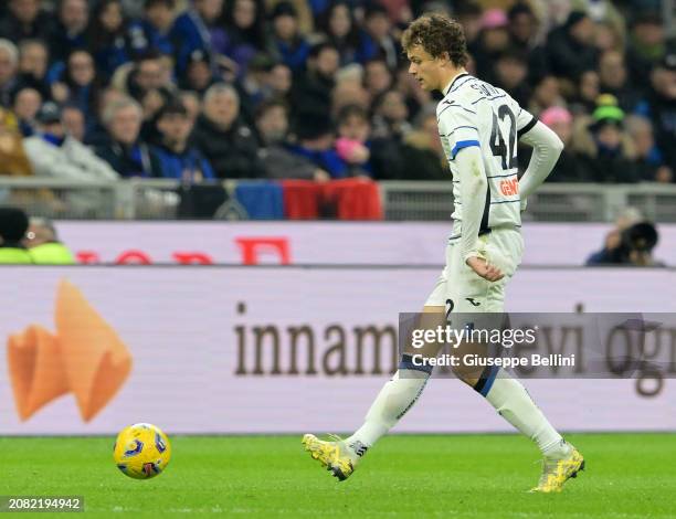 Giorgio Scalvini of Atalanta BC in action during the Serie A TIM match between FC Internazionale and Atalanta BC - Serie A TIM at Stadio Giuseppe...