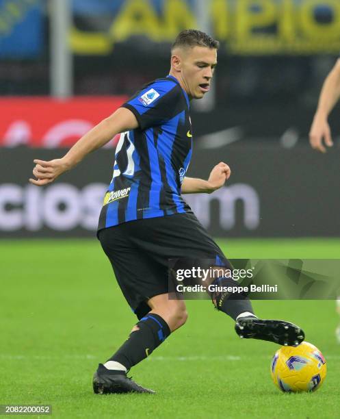 Kristjan Asllani of FC Internazionale in action during the Serie A TIM match between FC Internazionale and Atalanta BC - Serie A TIM at Stadio...