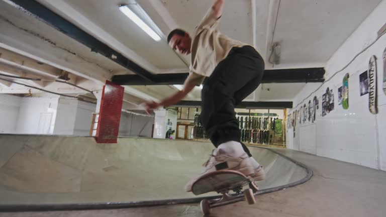 https://media.gettyimages.com/id/2082252563/video/skateboarder-skating-bowl-and-performing-fly-out-tricks.jpg?b=1&s=640x640&k=20&c=6kl5RmHpkqLyNzzJcDoag3pf5KOGjg_hwE4qTfmoLCE=