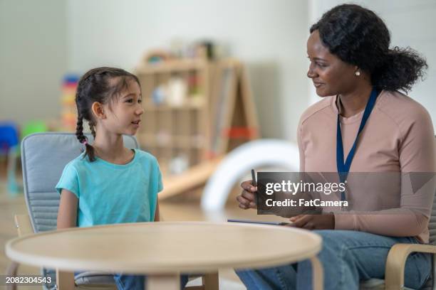 children's counselling session - student wellbeing stock pictures, royalty-free photos & images