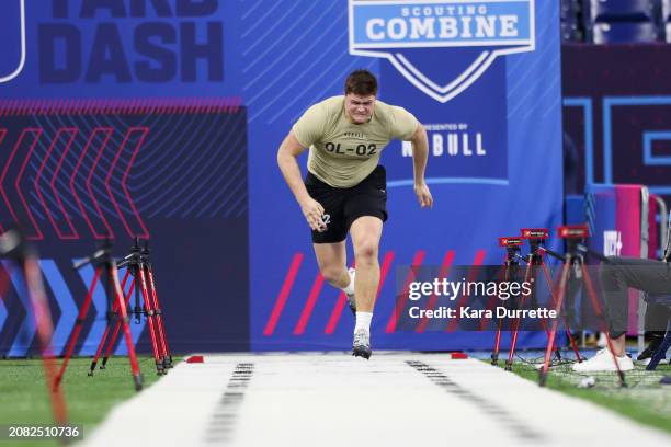 Joe Alt #OL02 of Notre Dame runs the 40-yard dash during the NFL Scouting Combine at Lucas Oil Stadium on March 3, 2024 in Indianapolis, Indiana.