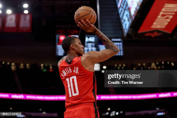 Jabari Smith Jr. #10 of the Houston Rockets shoots the ball in the first half against the Los Angeles Clippers at Toyota Center on March 06, 2024 in...