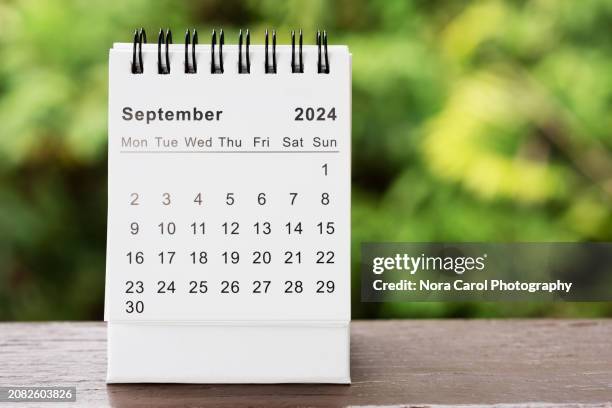 2024 september desk calendar - septiembre fotografías e imágenes de stock