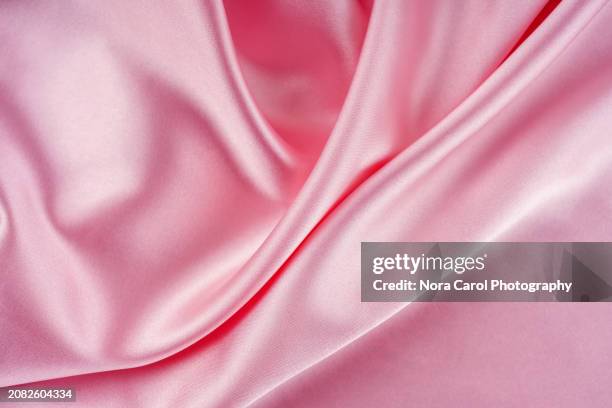 crumpled pink silk fabric - seide stock-fotos und bilder