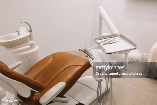 detail of dentist chair - tandartsstoel stockfoto's en -beelden