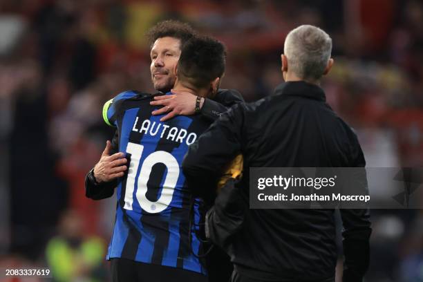 Diego Simeone Head coach of Atletico Madrid embraces Lautaro Martinez of FC Internazionale following the penalty shoot out in the UEFA Champions...