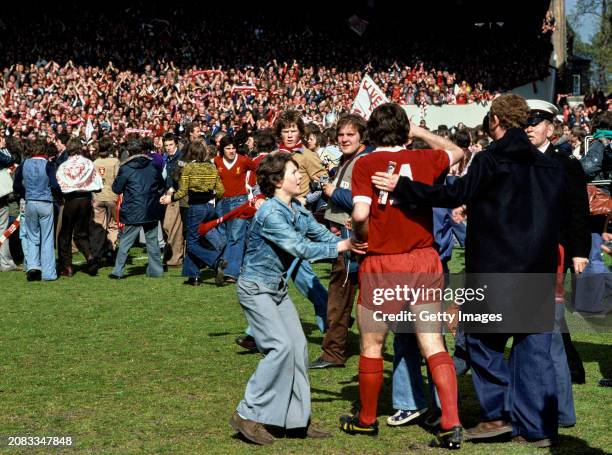 Delighted flared clad fans swarm the pitch as Liverpool clinch the 1976/77 First Divison Championship after a 1-1 draw against West Ham United at...