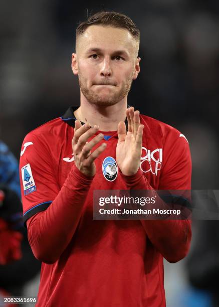 Teun Koopmeiners of Atalanta applauds the fans following the final whistle of the Serie A TIM match between Juventus and Atalanta BC - Serie A TIM at...