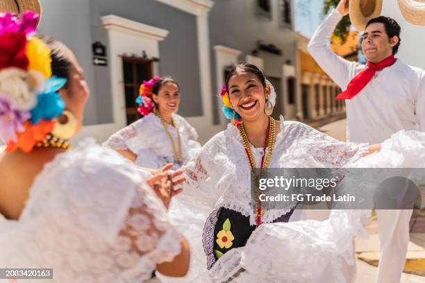 young woman dancing with traditional mexican clothing dancing outdoors - guadalajara mexique photos et images de collection